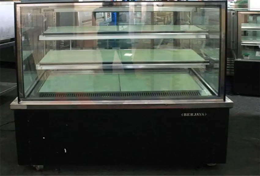 Tủ bánh kem kính vuông Berjaya RCS18SB13-2FB