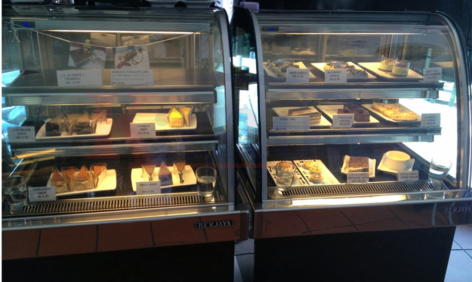 Tủ trưng bày bánh kiếng cong Berjaya CCS09SB13-2FB