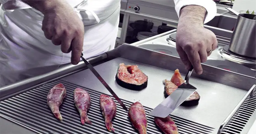 Bếp nửa phẳng nửa nhám điện Berjaya EG5250HR-17